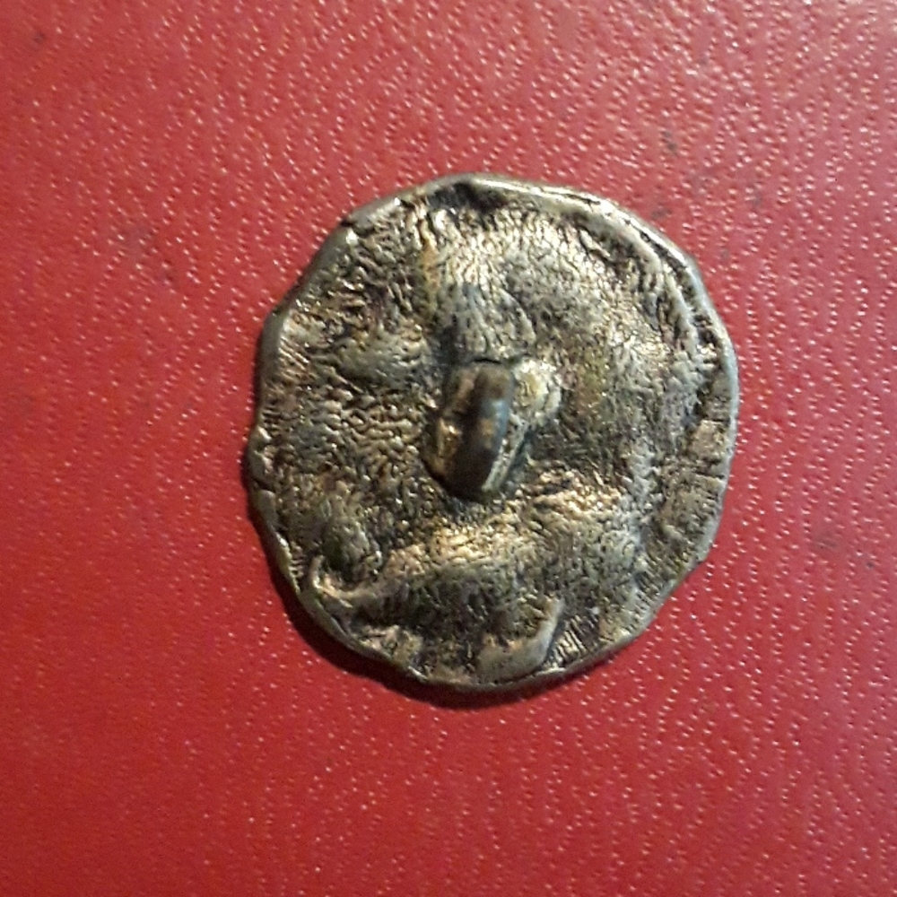 Button - Picture 3 of 4